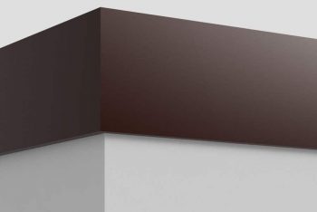 Hnedá atika na bielej omietke