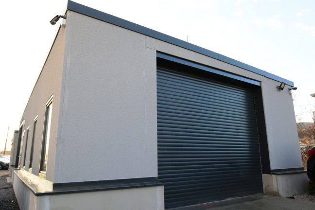 Montovaný sklad s rolovaciou bránou