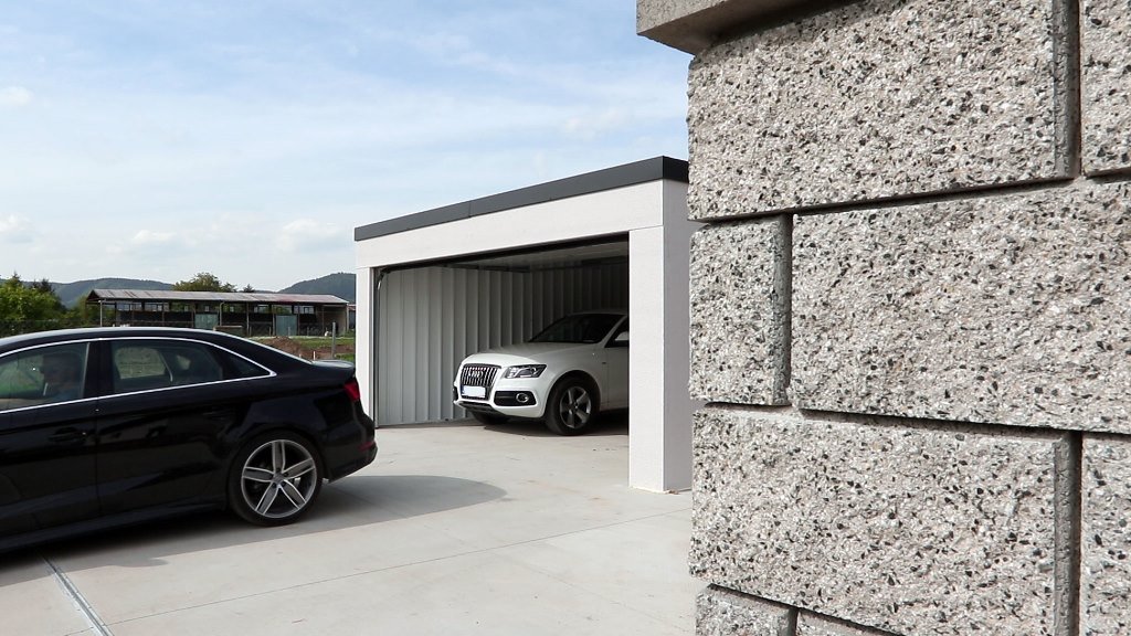 Moderná garáž pre dve autá