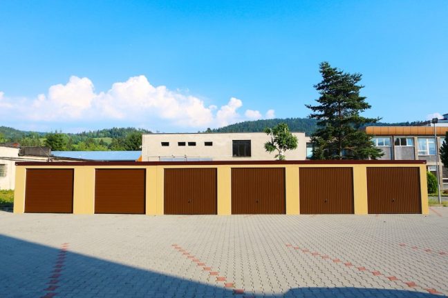 Výstavba radových garáží s pultovou strechou