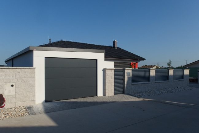 Moderná garáž pre jedno auto