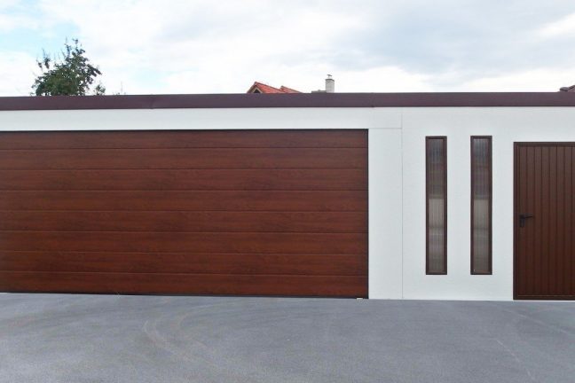Atypická dvojgaráž s pultovou strechou