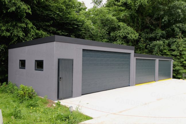 Atypická garáž na mieru v sivej farbe