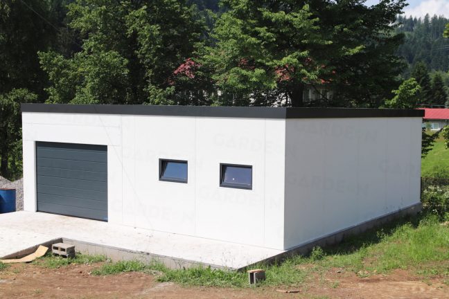 Oceľový sklad na podnikanie s antracitovou bránou