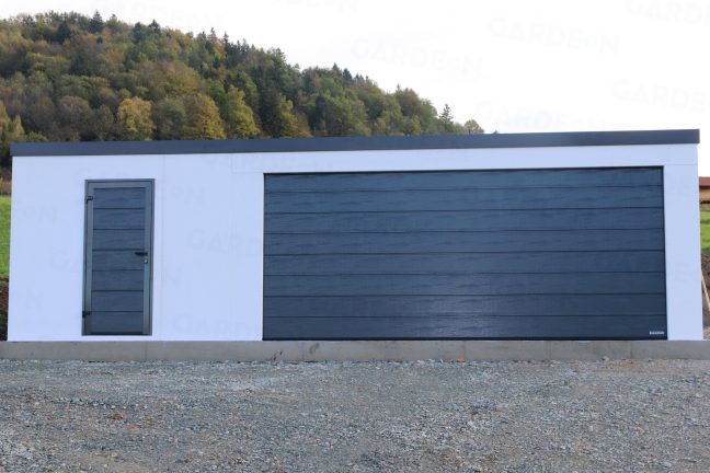 Montovaná garáž pre dve autá v bielej omietke