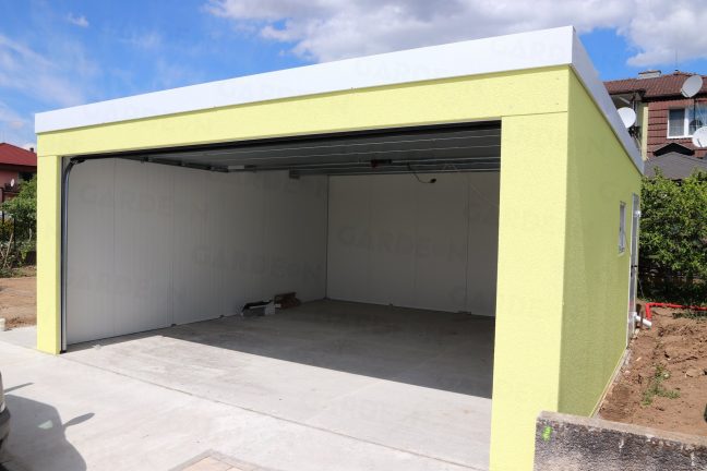 Garáž pre dve autá so zateplenými stenami