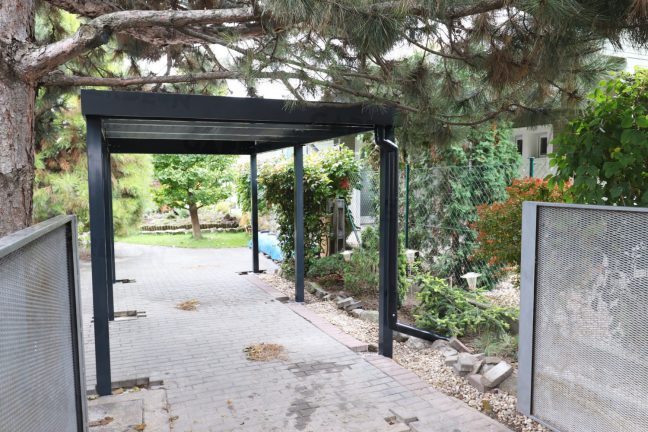 Jednoprístrešok GARDEON v antracitovej farbe