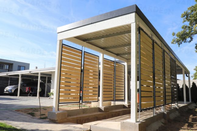 Montovaný prístrešok pre jedno auto v bielej omietke