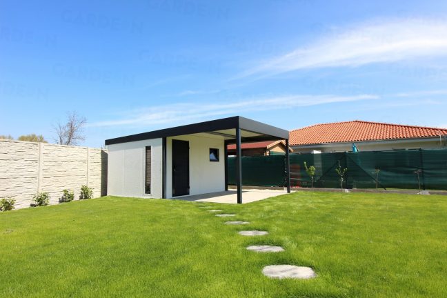 Záhradný domček s prístreškom v antracitovej farbe