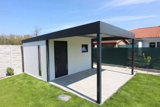 Záhradný domček s prístreškom na prednej strane