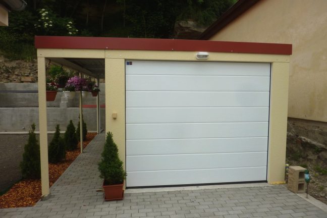 Oceľová garáž pre jedno auto s prísteškom