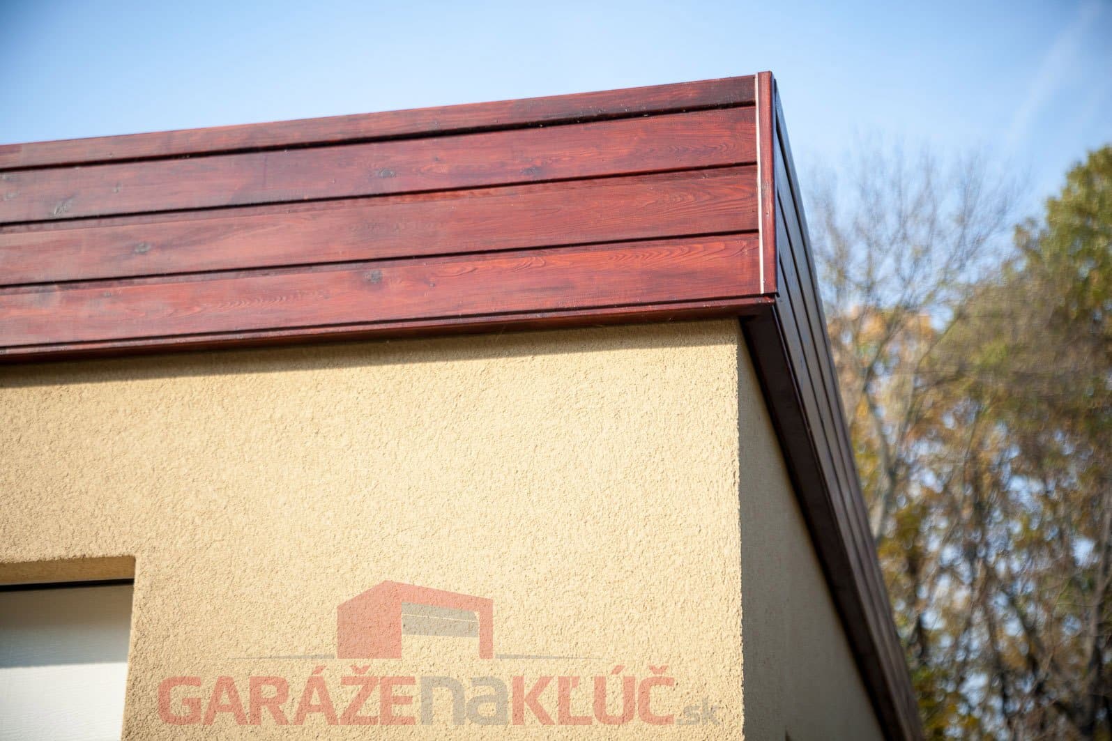 Drevená atika na montovanej garáži