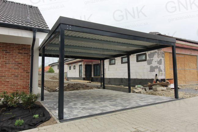 Montovaný oceľový prístrešok pre dve autá