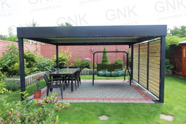 Moderná pergola na záhradné posedenie