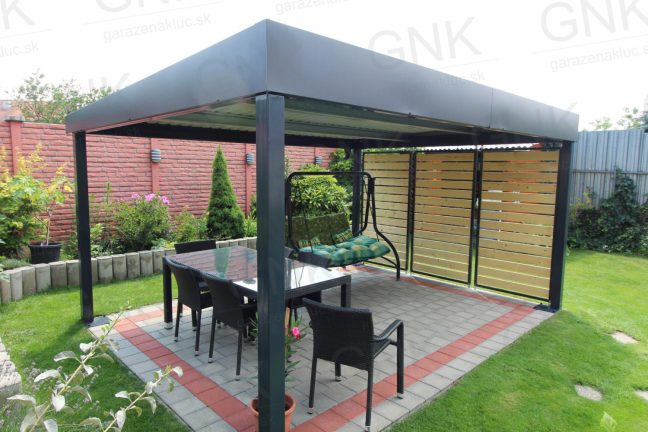 Montovaná pergola na posedenie a hojdačku