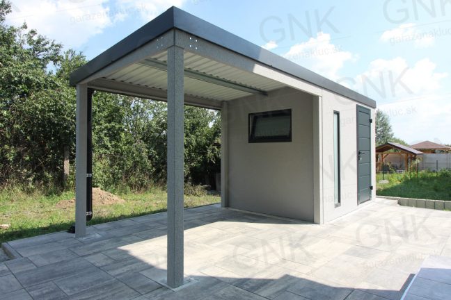 Záhradný domček na náradie s prístreškom na ľavej strane