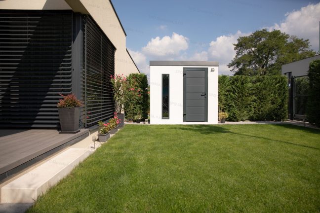 Montovaný záhradný domček na náradie pri rodinnom dome