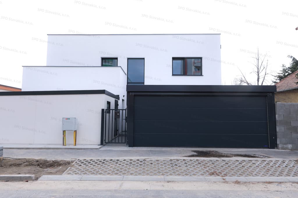Montovaný prístrešok SIEBAU s garážovou bránou