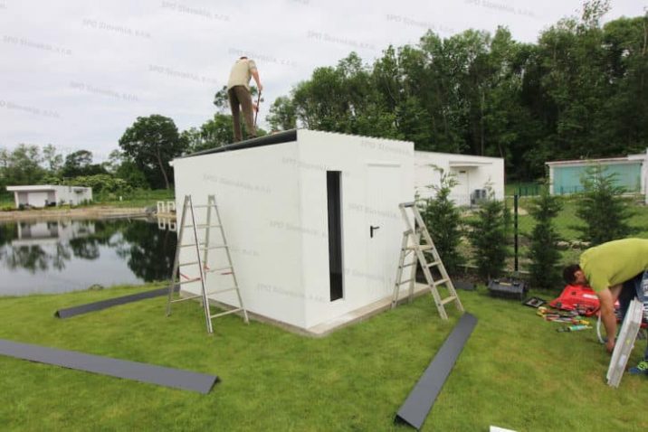 Montáž strešnej krytiny na záhradný domček GARDEON
