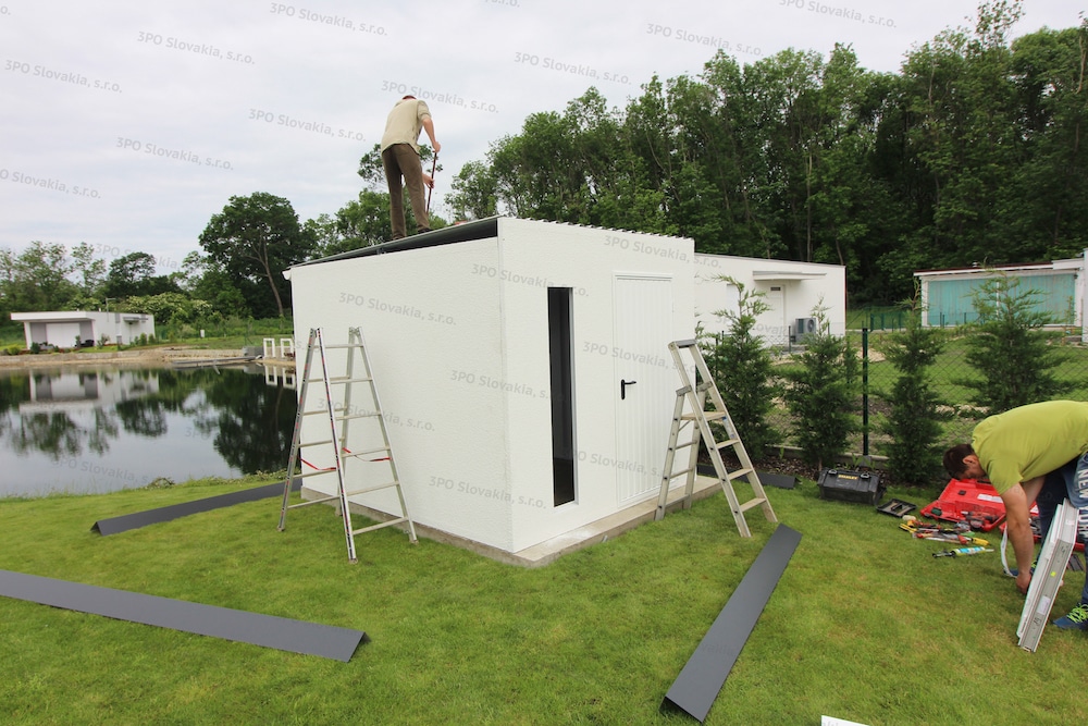Montáž strešnej krytiny na záhradný domček GARDEON