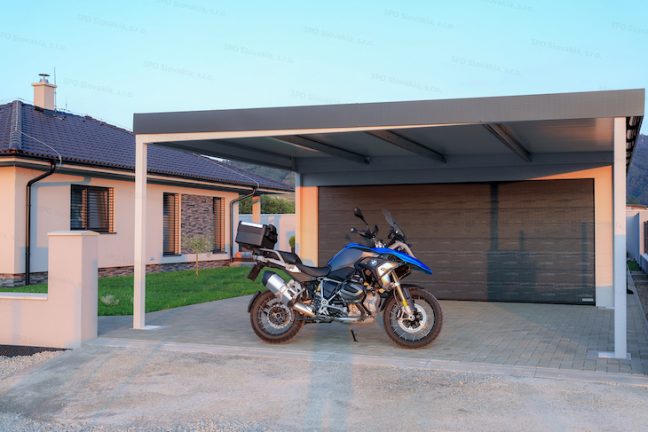 Montovaná garáž GARDEON s prístreškom na prednej strane