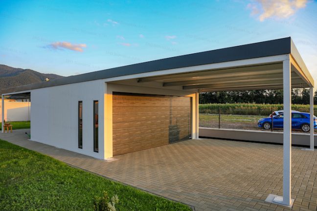 Garáž GARDEON pre dve autá v bielej omietke s rovnou strechou