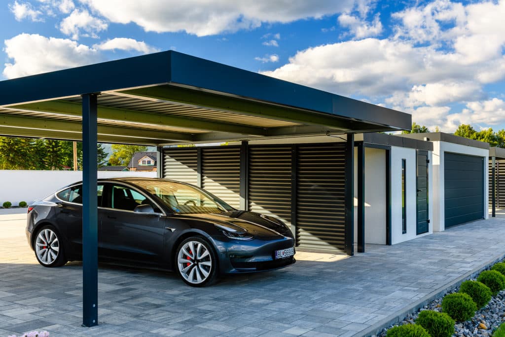 Tesla v pr&iacute;stre&scaron;ku SIEBAU v antracitovej farbe