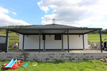 Veľký prístrešok GARDEON pre jedno auto v antracitovej farbe