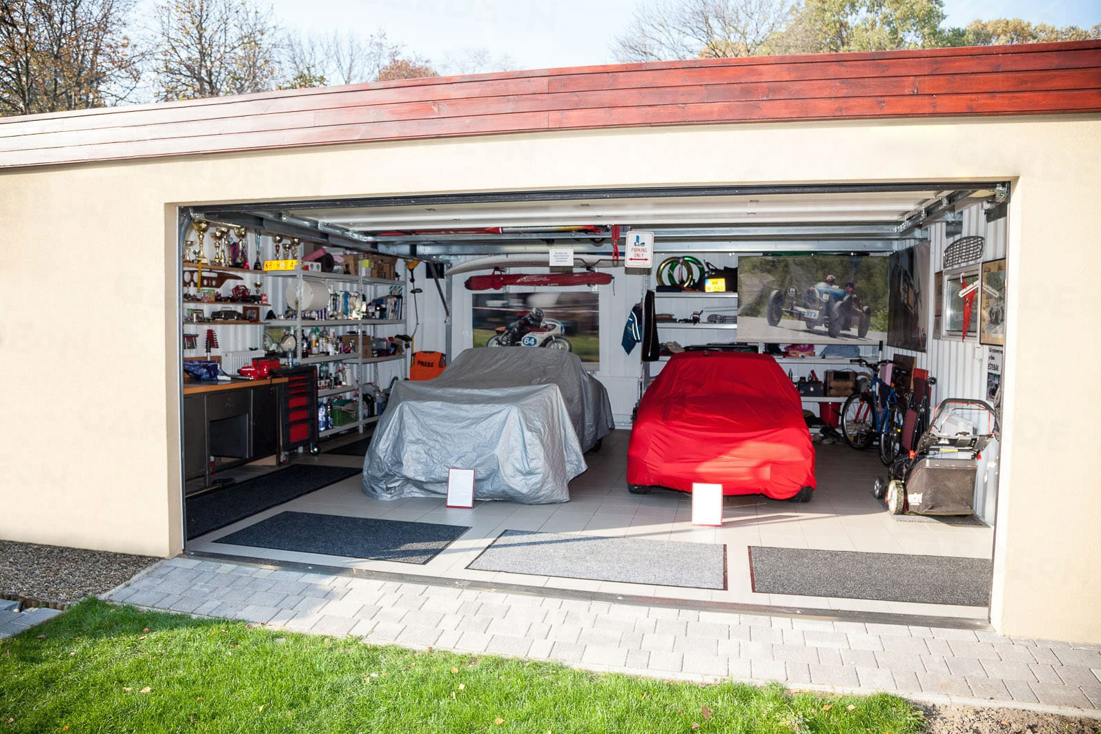 Garáž GARDEON pre dve autá v béžovej omietke