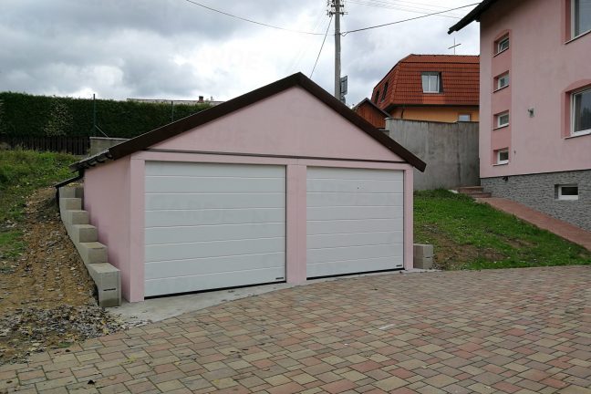 Montovaná dvojgaráž GARDEON v ružovej omietke