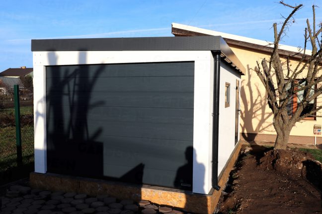 Garáž GARDEON pre jedno auto v bielej omietke