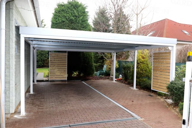 Prístrešok pre dve autá pri rodinnom dome