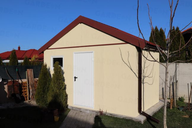 Montovaný záhradný domček so sedlovou strechou