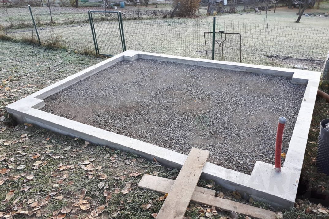 Obvodový múrik s betónovým vencom