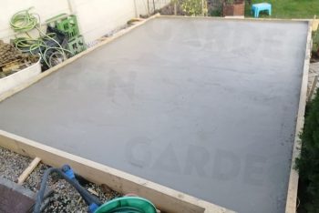 Betónová platňa v tvare štvorca