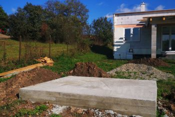 Betónová platňa na záhradný domček