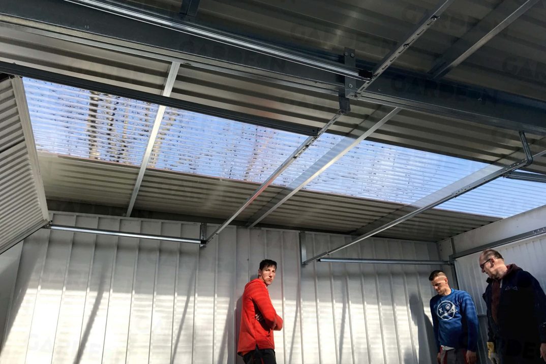 Kombinácia polykarbonátovej a traôpézovej strešnej krytiny