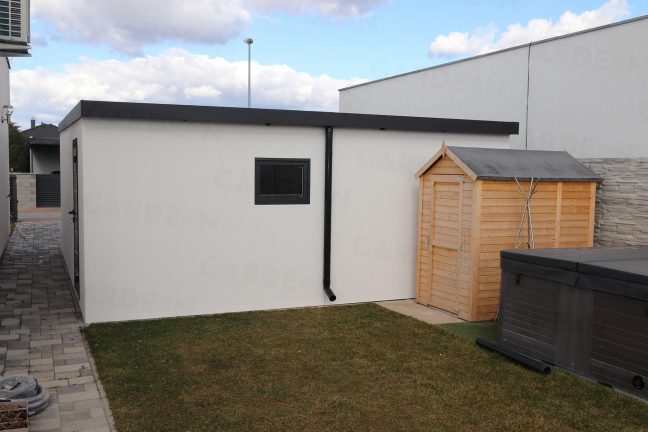 Zadná strana garáže pre dve autá