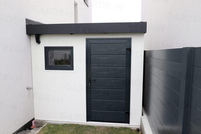 Zadná strana garáže pre jedno auto
