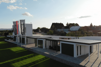 Showroom GARDEON pri západe slnka