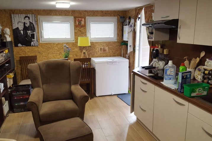 Prerobené vnútro montovaného záhradného domčeka GARDEON