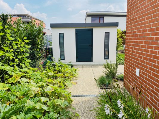 Záhradý domček s dvomi svetlíkmi v Bratislave