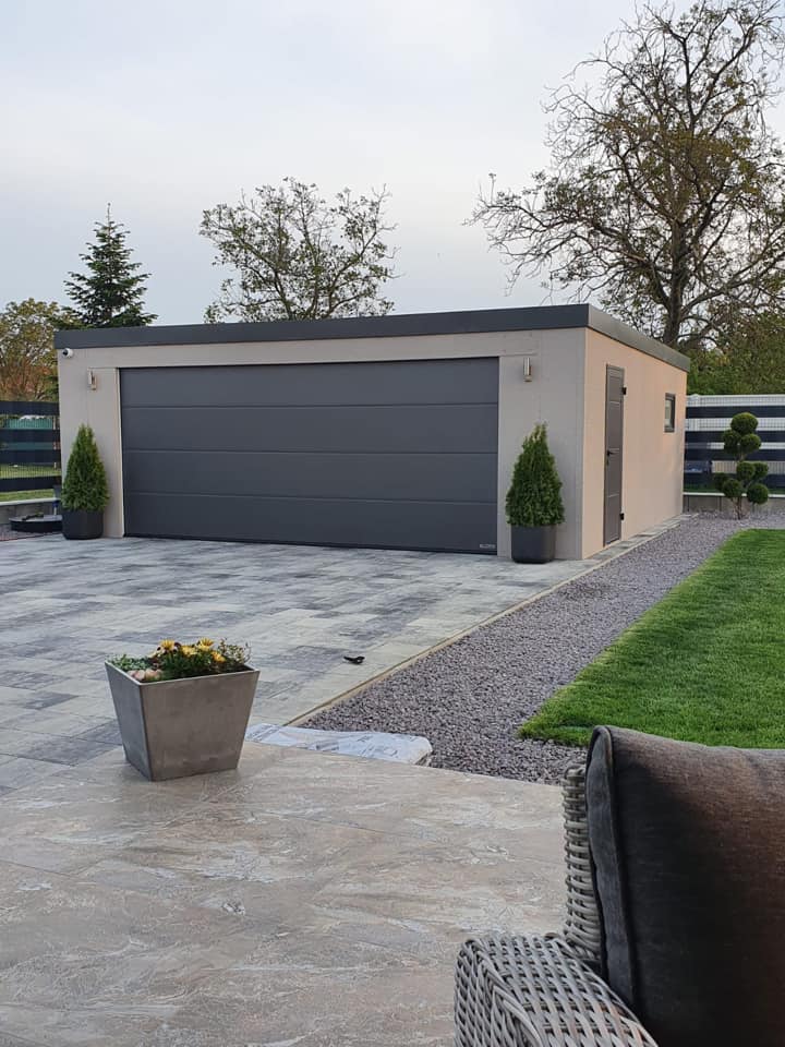Sivá garáž pre dve autá