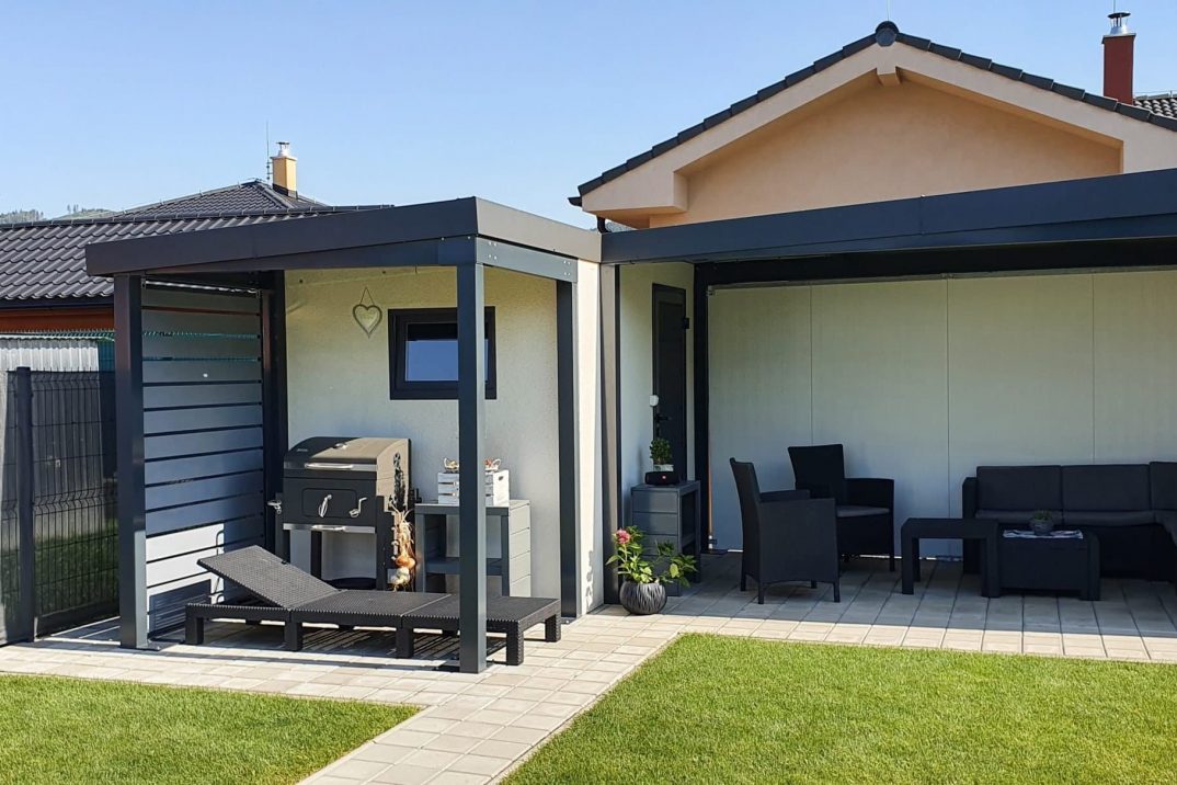 Záhradný domček s dvoma prístreškami