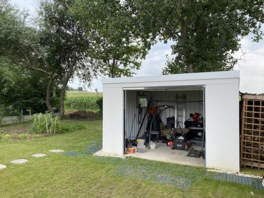 Garáž pre motorku a záhradné potreby v okrese Pezinok