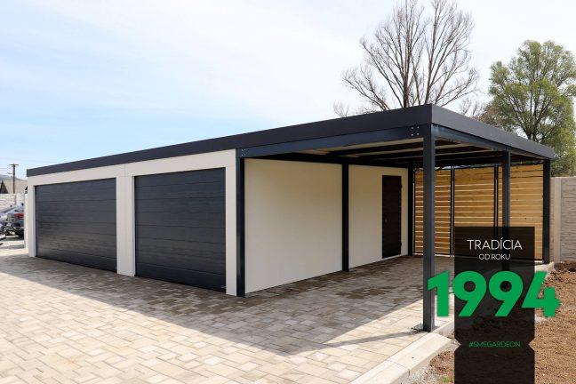 Garáž pre tri autá s prístreškom