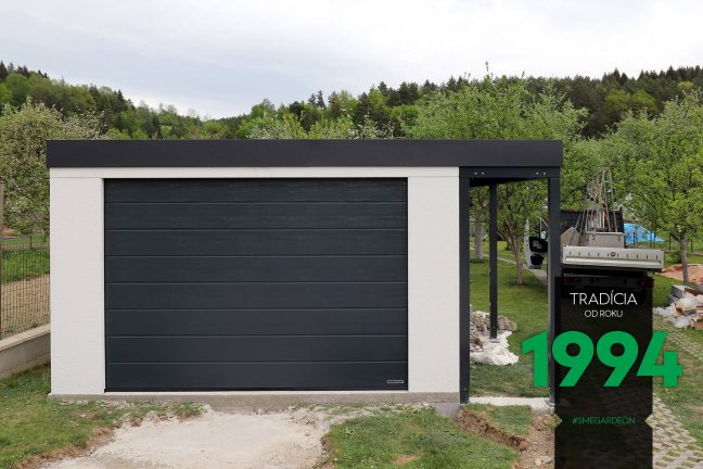 Garáž pre jedno auto s malým prístreškom