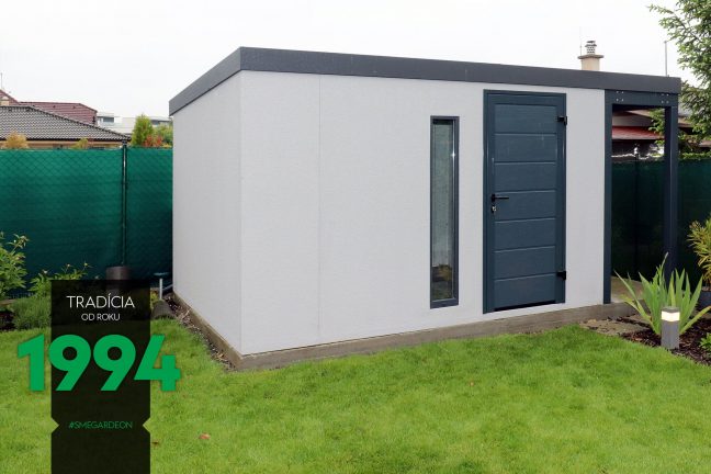 Sivý záhradný domček so svetlíkom