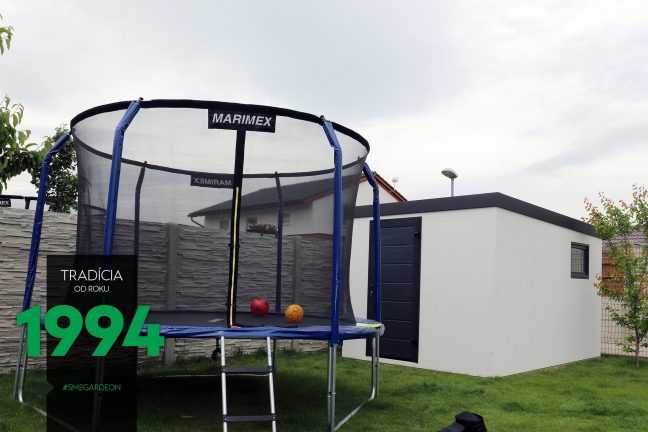 Záhradný domček pri trampolíne pre deti