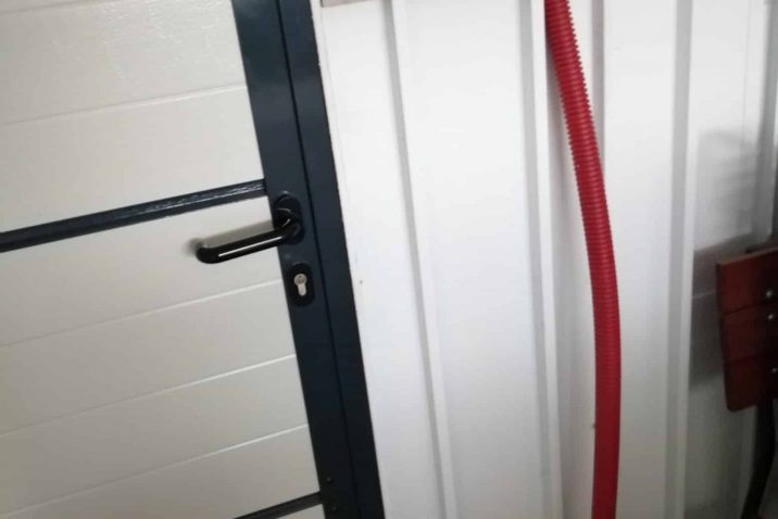 Zriadená elektrina v garáži